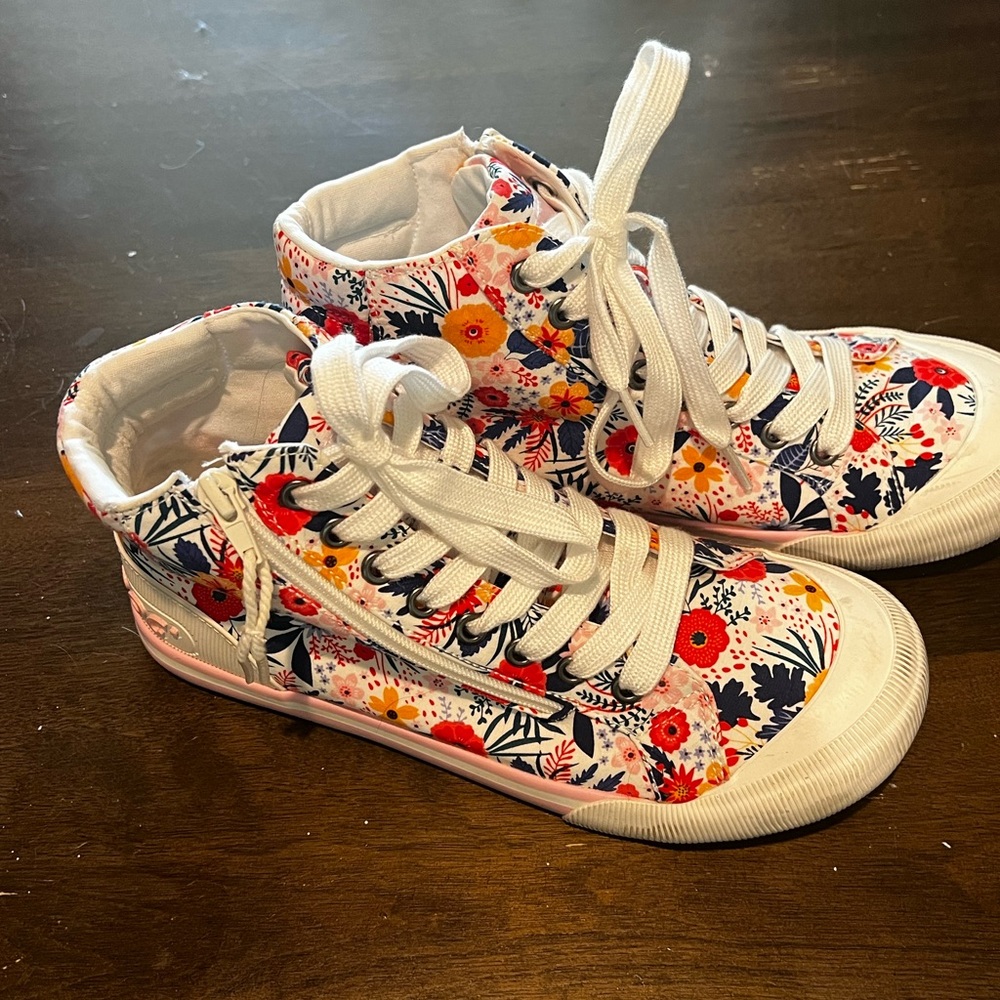 Rocket Dog size 7 women’s high top tennis shoe pink flowers